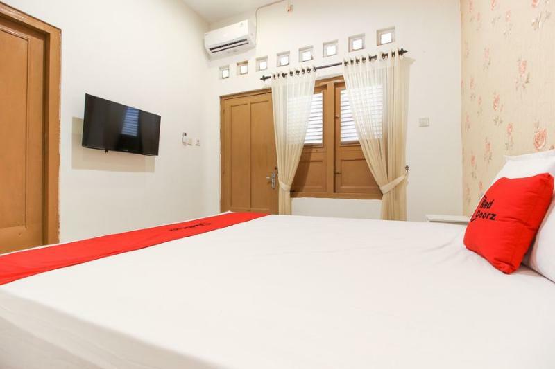 Hotel Reddoorz Near Rs Sarjito